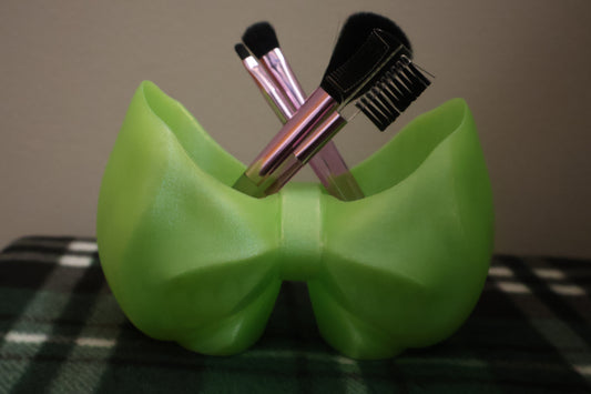 Bow make up brush holder