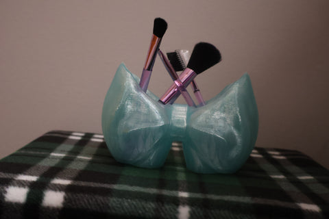 Bow make up brush holder