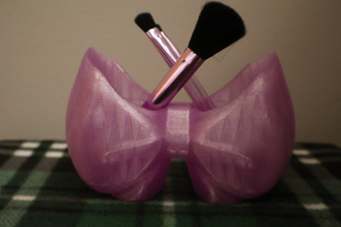 Bow make up brush holder